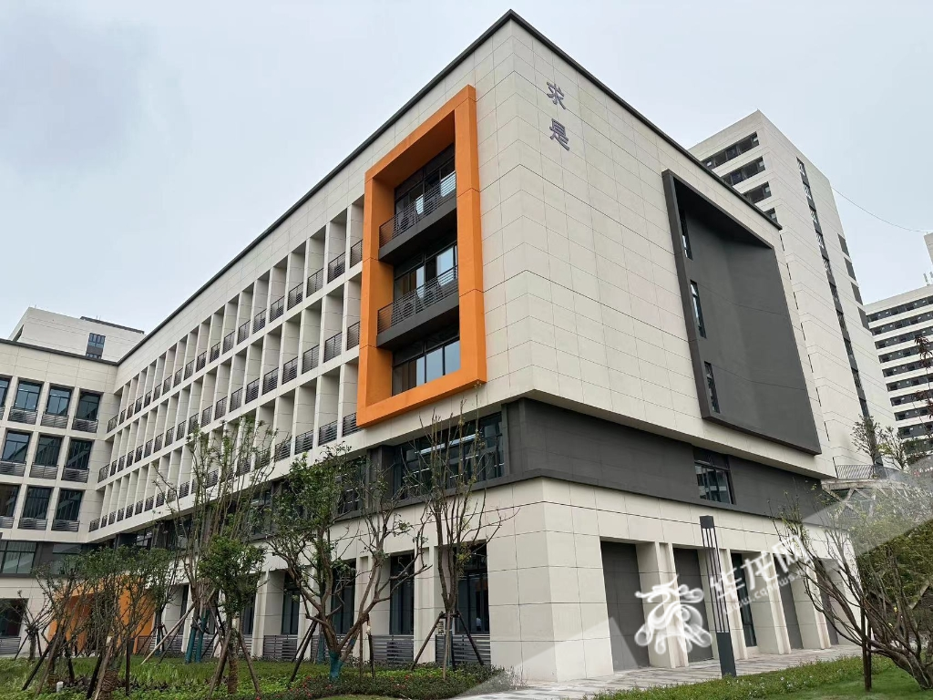 重庆城市科技学院巴南校区教学楼。 华龙网记者 刘钊 摄