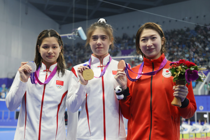 這兩個女孩的擁抱，實在太太太美好了1