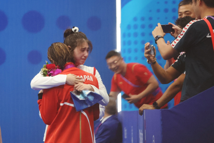 這兩個女孩的擁抱，實在太太太美好了4