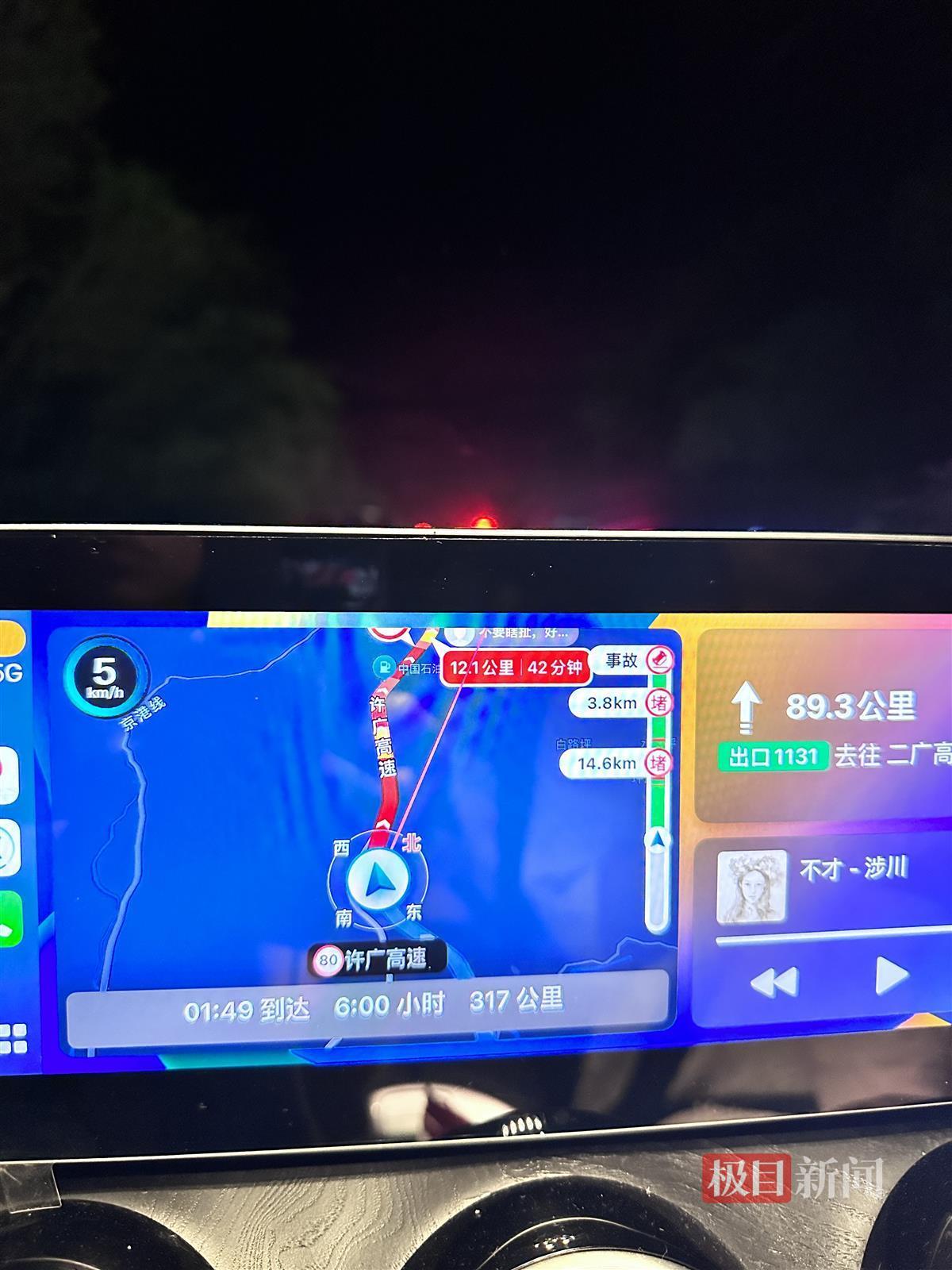 网友高速上自带电饭煲做饭，当事人：是在服务区煮的，往年堵车堵出了经验2