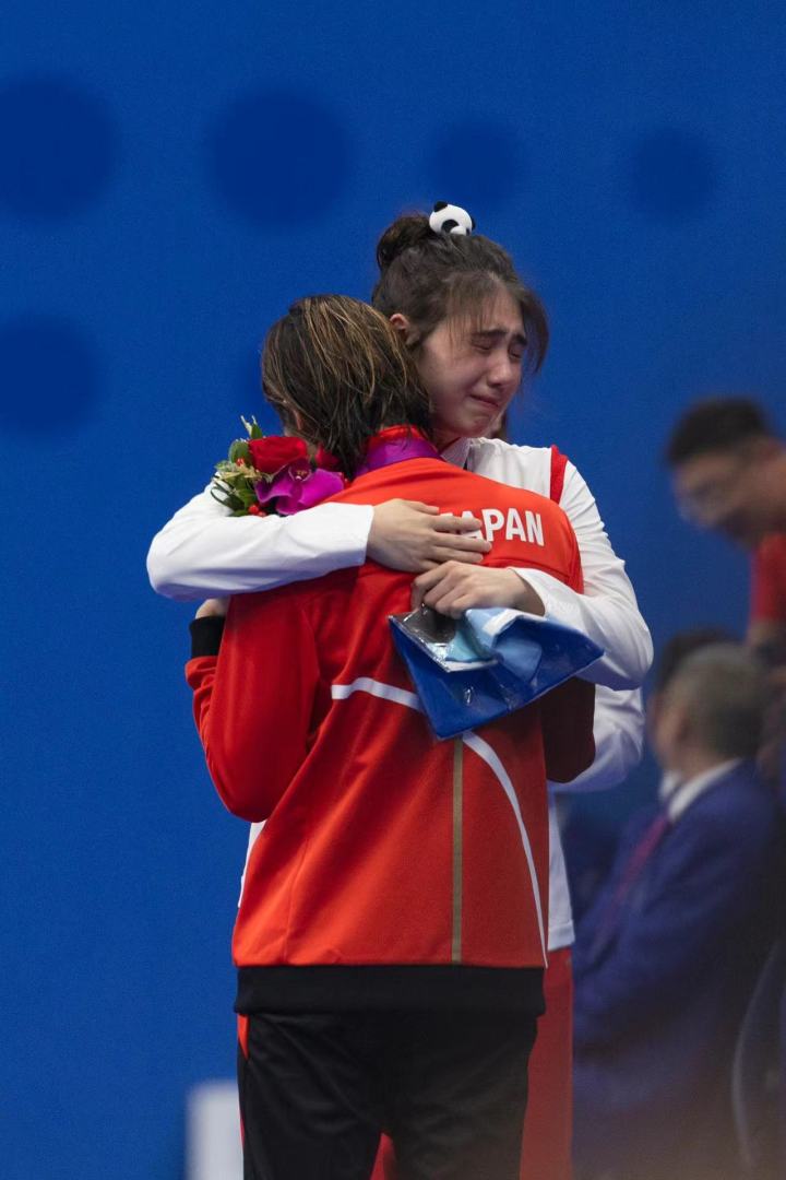 這兩個女孩的擁抱，實在太太太美好了2