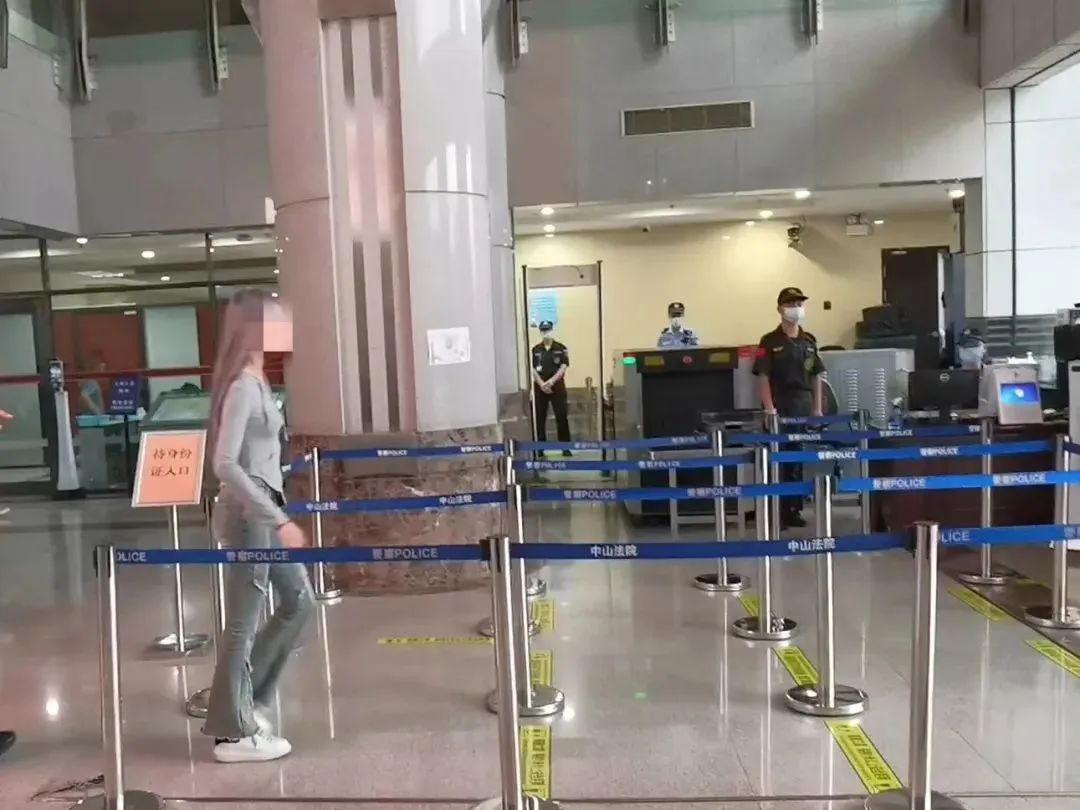 “网红”失信被曝光后直播叫嚣?法院:直播拘留!92万人在线观看!8