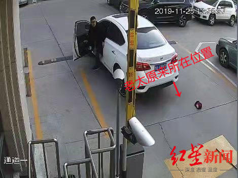 “郑州男子意外碾死躺道闸杆下老太”二审开庭 新侦查实验中，7名志愿者4人撞上模拟物2