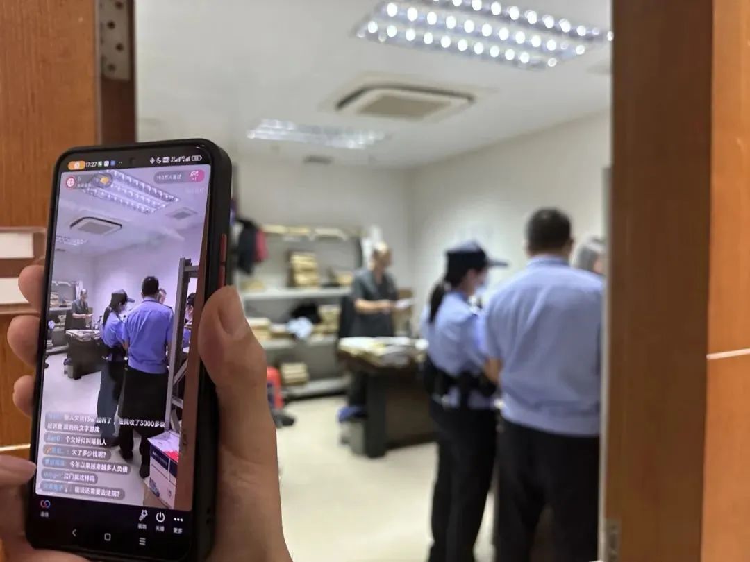 “网红”失信被曝光后直播叫嚣?法院:直播拘留!92万人在线观看!9