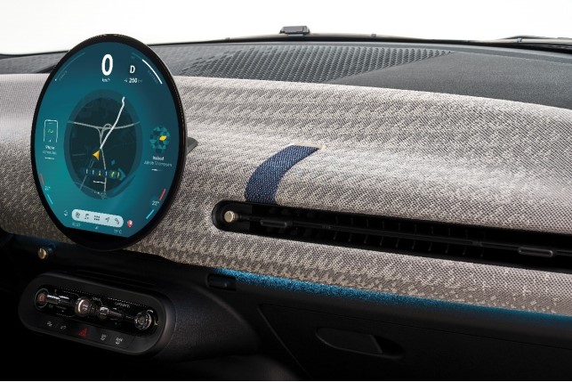 全新电动MINI Cooper圆形OLED中控屏。 MINI品牌供图 华龙网发