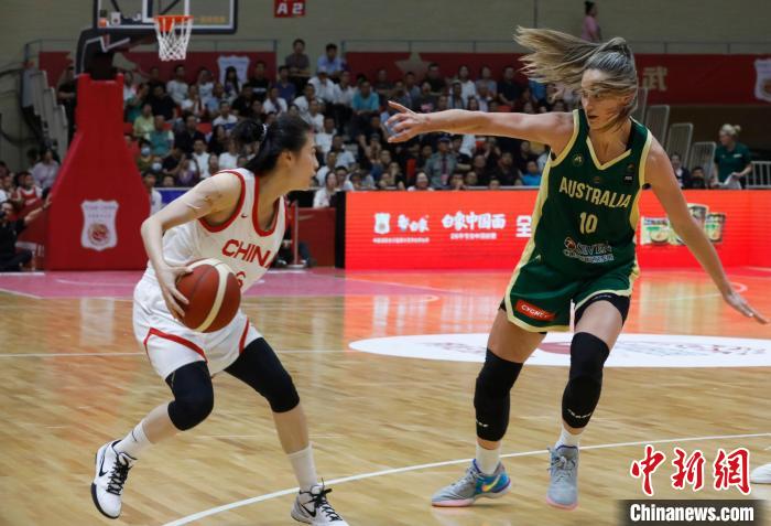 中國女籃73:67勝澳大利亞女籃 “三番戰”獲全勝戰績1