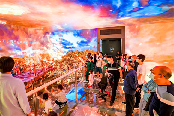 游客参观重庆市规划展览馆。南岸区文化旅游委供图 华龙网发