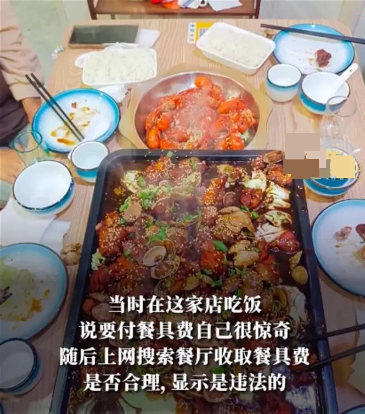大学生付餐具费吃完饭将餐具带走，跟商家赌气不如当场投诉2