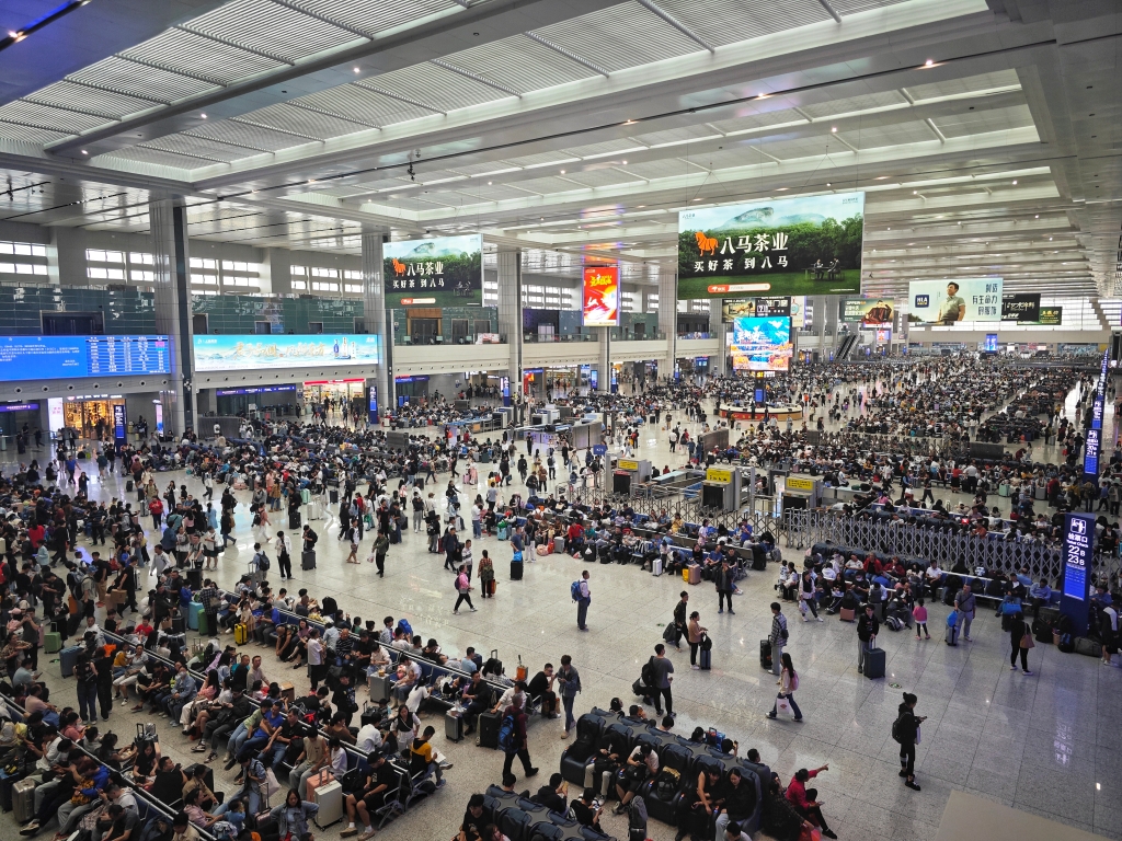 9月29日，成都局集团公司（以下简称：成都局）发送旅客175.72万人次，创历史新高。受访者供图