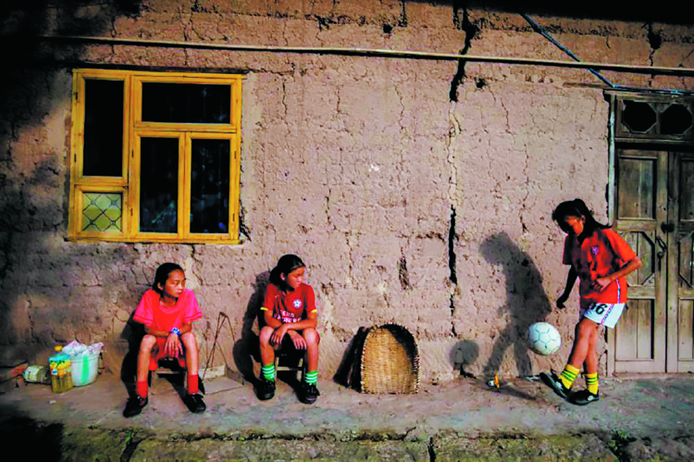 留守女足队20个队员 踢出19名大学生