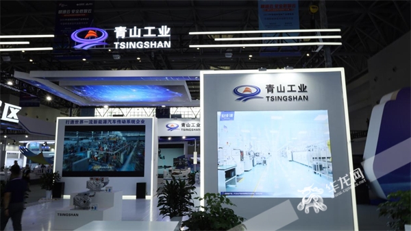 重庆青山工业展出了自主研发的产品。华龙网记者 殷睿 摄