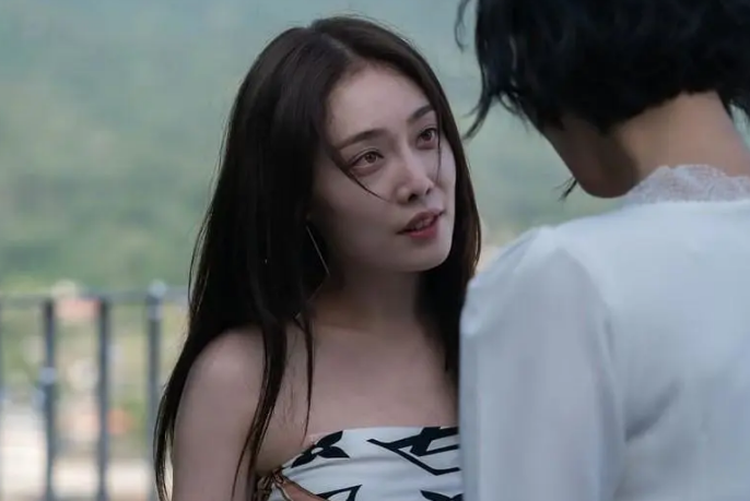 《黑暗荣耀》李莎拉的扮演者金赫拉被指曾参与过校园暴力，当事人否认：只是旁观1