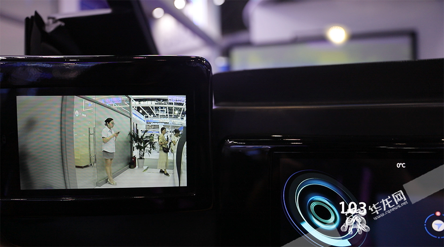 The electronic screen in front of the driver can become a driving mirror, without the need to be adjusted according to the driver’s height.