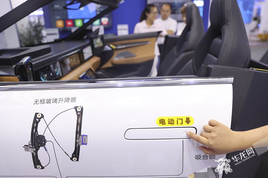 The electric door can recognize whether there is any obstacle in front of the door when it is open.