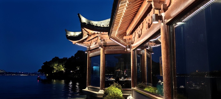 好夢幻的亞運夜西湖！9月6日起至10月28日，西湖夜景燈光每日開啟7
