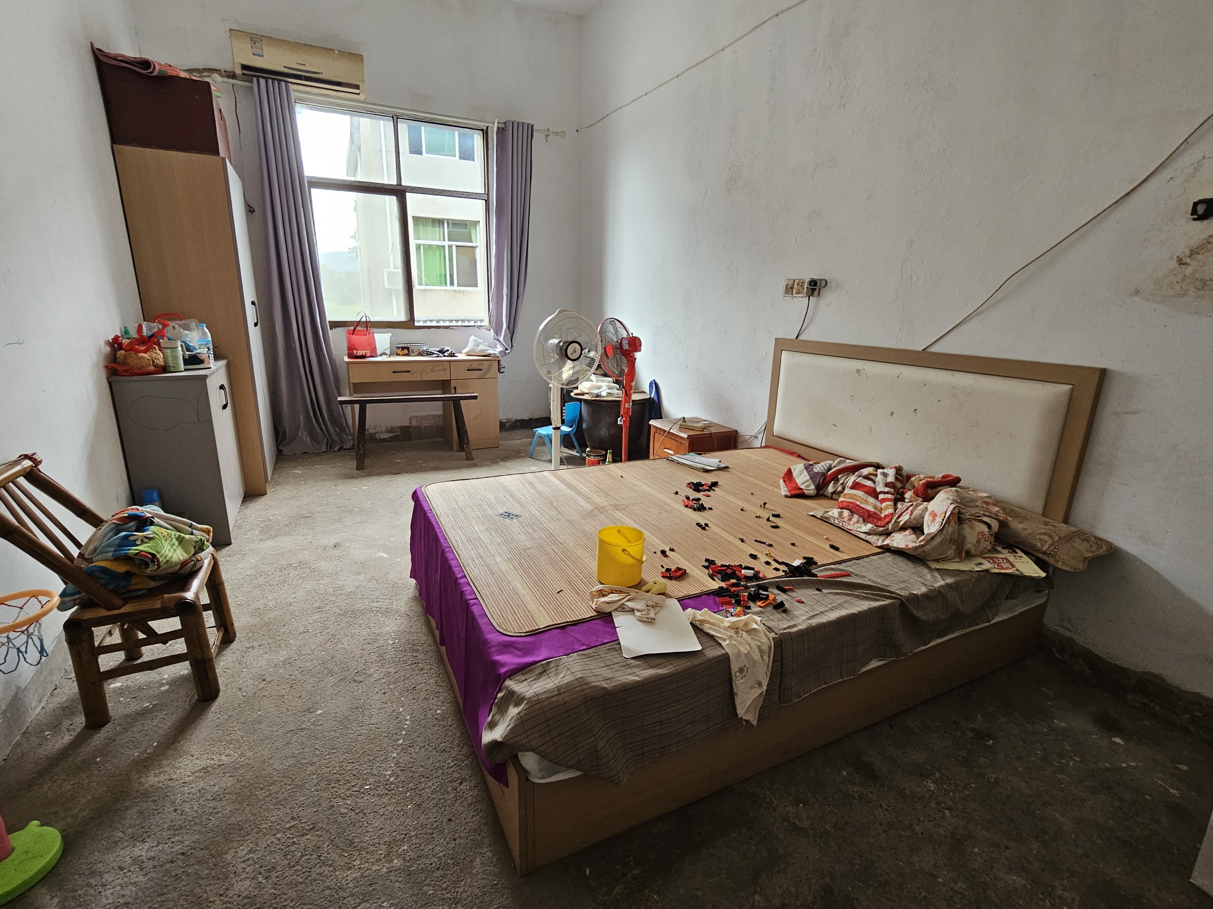 父亲病亡母亲失踪 7岁艾滋病毒携带者小瑞：“做梦都想进校园”2