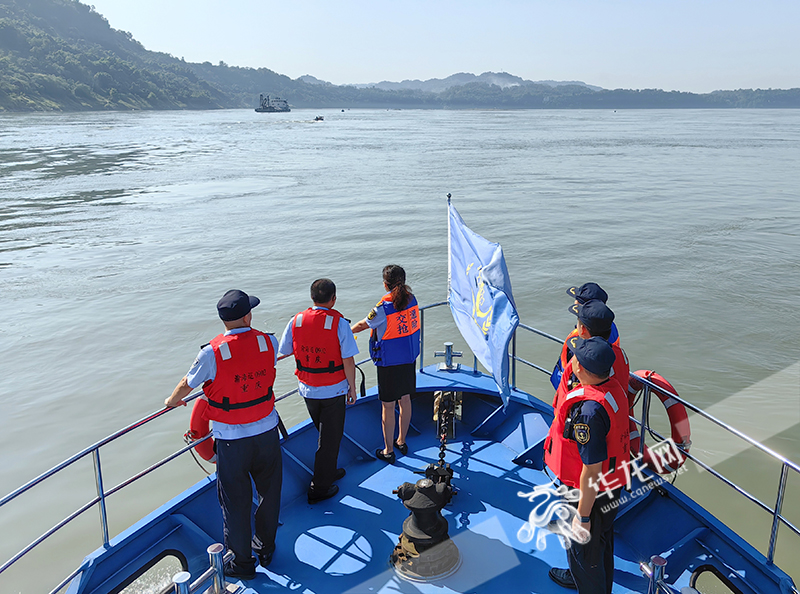 01，9月8日，长江川渝交界水域，两地职能部门在长江上游珍稀特有鱼类国家级自然保护区核心区进行联合巡护。华龙网记者 张质 摄