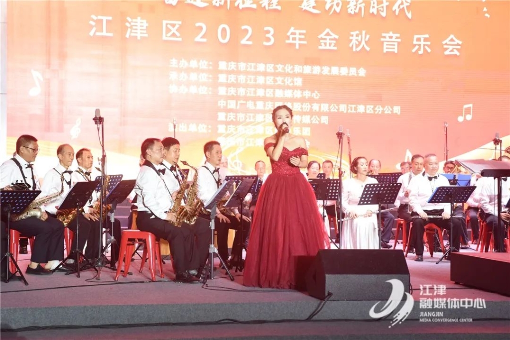 女声独唱《我爱你中国》
