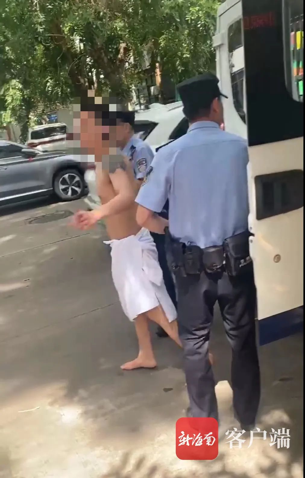 他被指“同时交往30多名女子行骗”，在海口被抓时仅裹一条浴巾……9