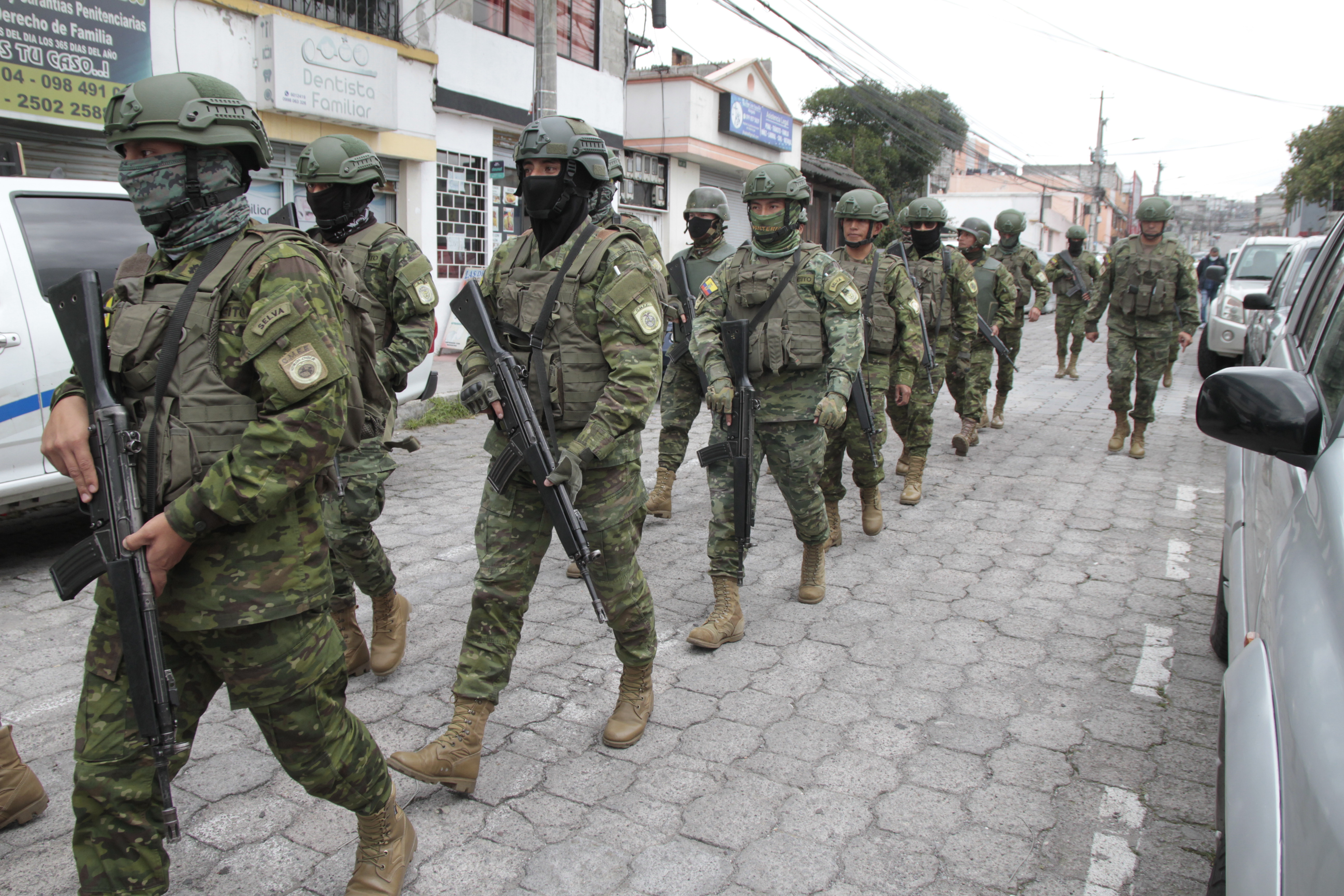电视直播闯入持枪者，“我们有炸弹”，厄瓜多尔为何这么乱3