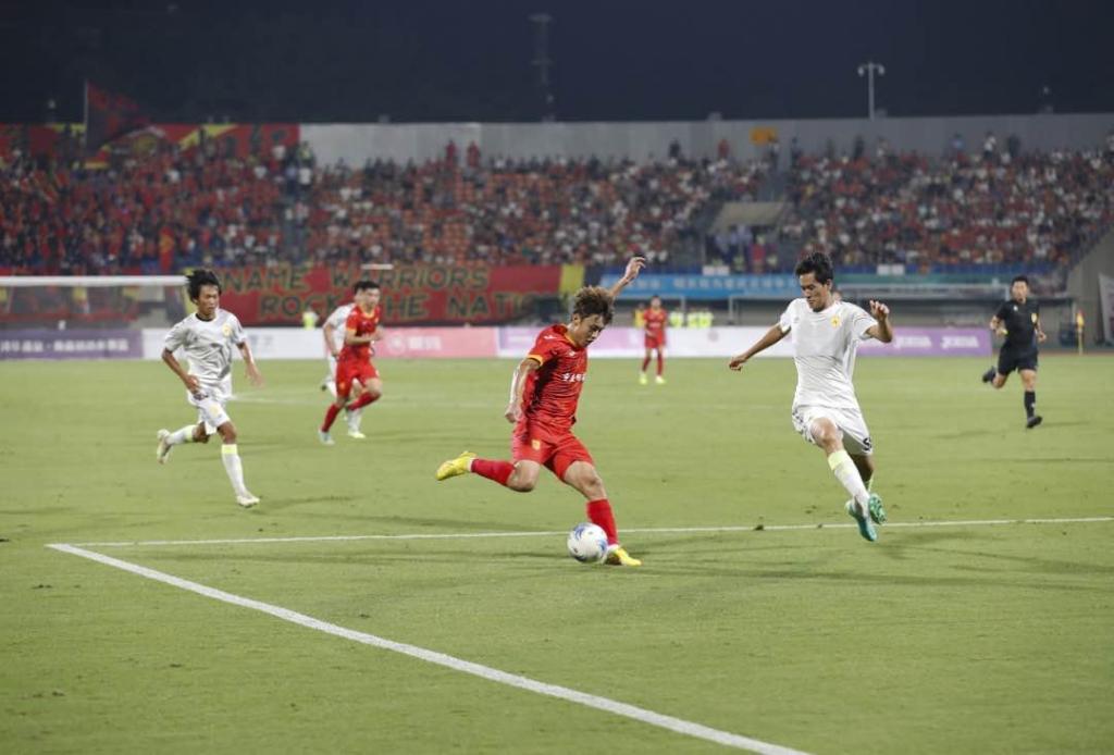 9月17日，重庆铜梁龙足球队3：0战胜湖北青年星队，提前三轮冲甲成功