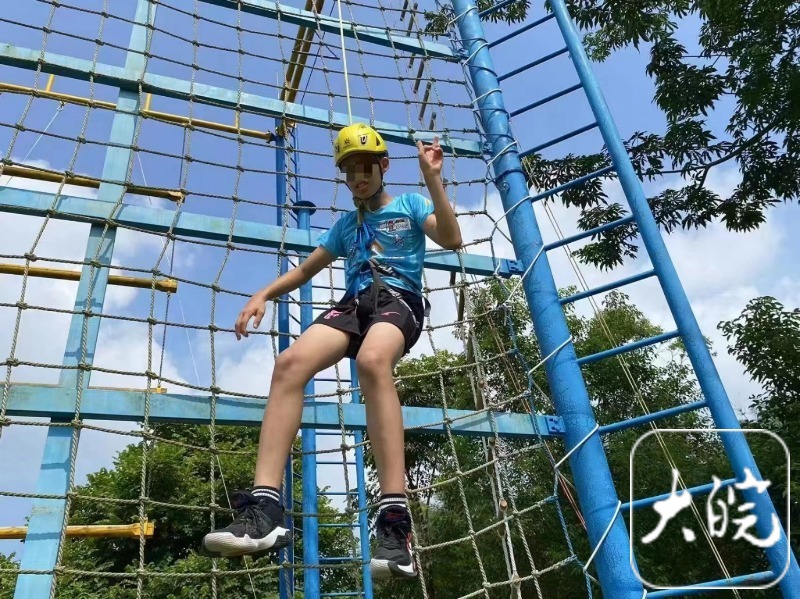 小学生校内坠楼自杀,生前多次向班主任发出“自杀信号”,法院判学校担责四成2