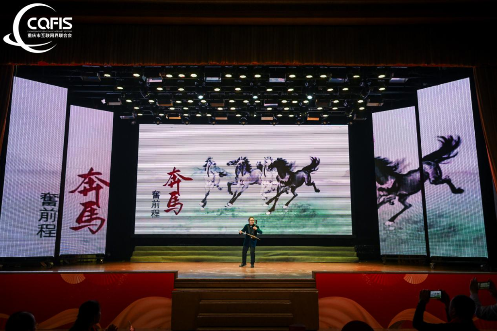 12、重庆歌剧院院长刘光宇二胡独奏《赛马》。主办方供图