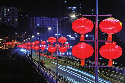 乌江大桥夜景。代君君 供图