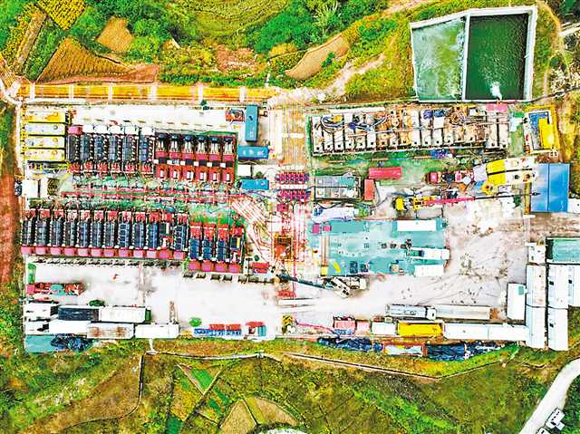 The construction site of Xingye No.9 Well, a wildcat well of SINOPEC in Wanzhou District, Chongqing. (Photographed by  Jiang Zhili / Visual Chongqing)