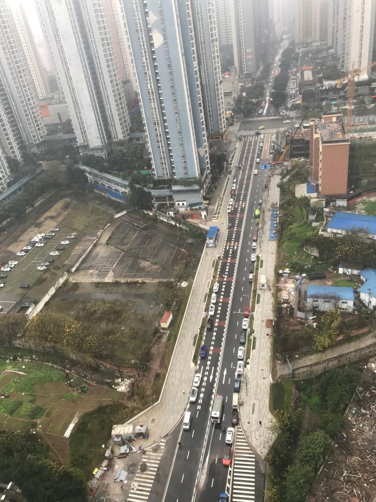 重庆市江北区长安中路二期今日通车。受访者供图