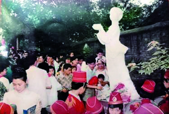 重庆市少年宫“小萝卜头”雕像落成仪式