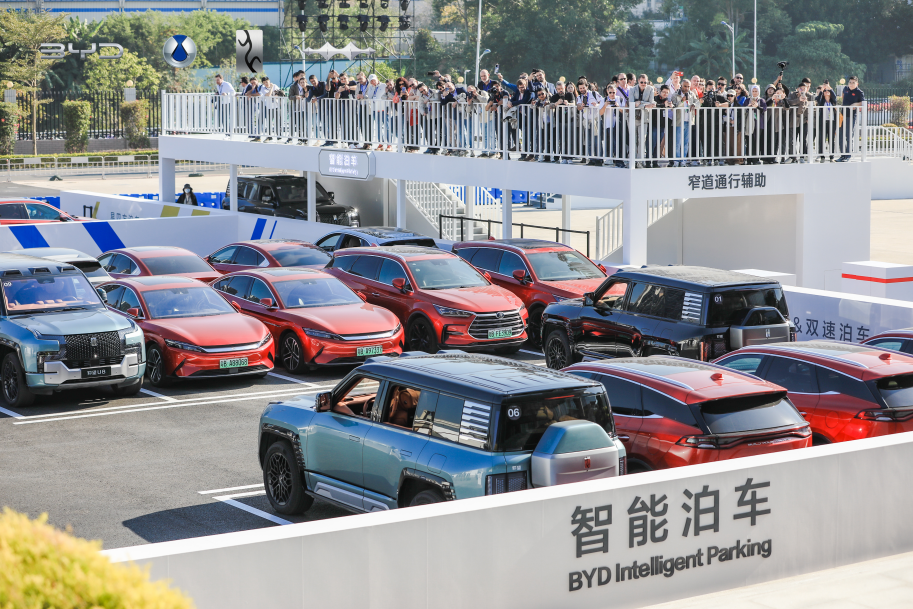 比亚迪智能化街区智能泊车现场。比亚迪供图 华龙网发