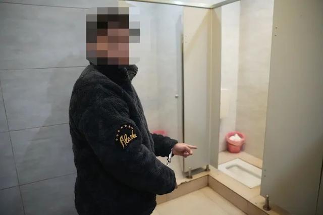 男子化妆进女厕装摄像头偷拍，已刑事拘留！5
