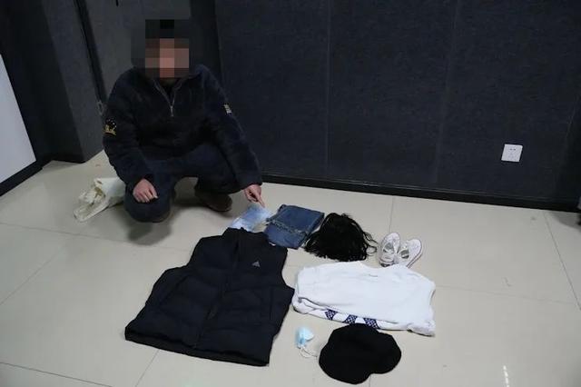 男子化妆进女厕装摄像头偷拍，已刑事拘留！2