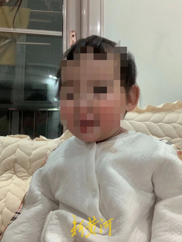 内蒙古满洲里三岁女童死亡阴影：送医时遍体鳞伤，生母质疑孩子生前遭殴打8