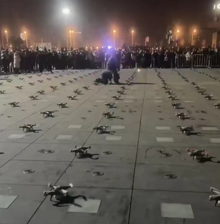 无人机表演取消主办方下跪道歉？多方回应1