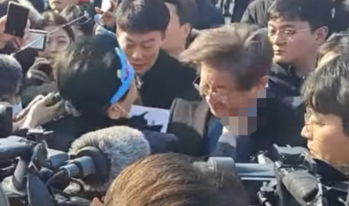 李在明遇袭流血倒地，嫌疑人照片曝光！韩总统尹锡悦发声