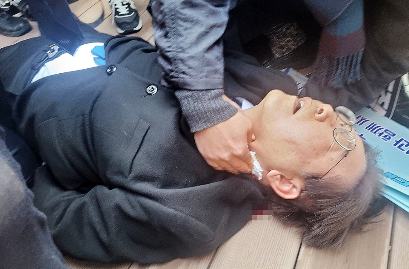 韩媒称李在明遇袭身边有50多名警察，为什么没能阻止意外？2