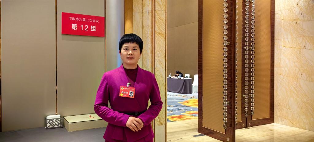 重庆市政协委员、潼南区妇女联合会主席万宏霞。受访者供图