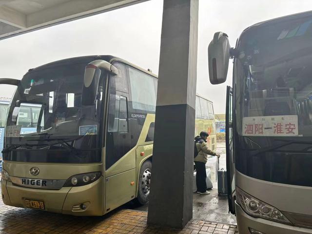 从上海坐公交车去漠河的“00后”讲述：曾从上海搭公交到北京，本次要换乘2000多站，计划去哈尔滨打卡2
