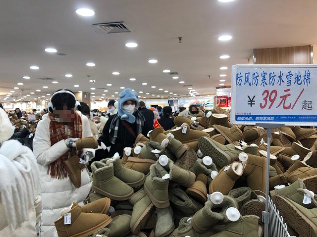 南方小土豆“攻陷”哈尔滨服装城，靴子帽子耳罩最抢手4