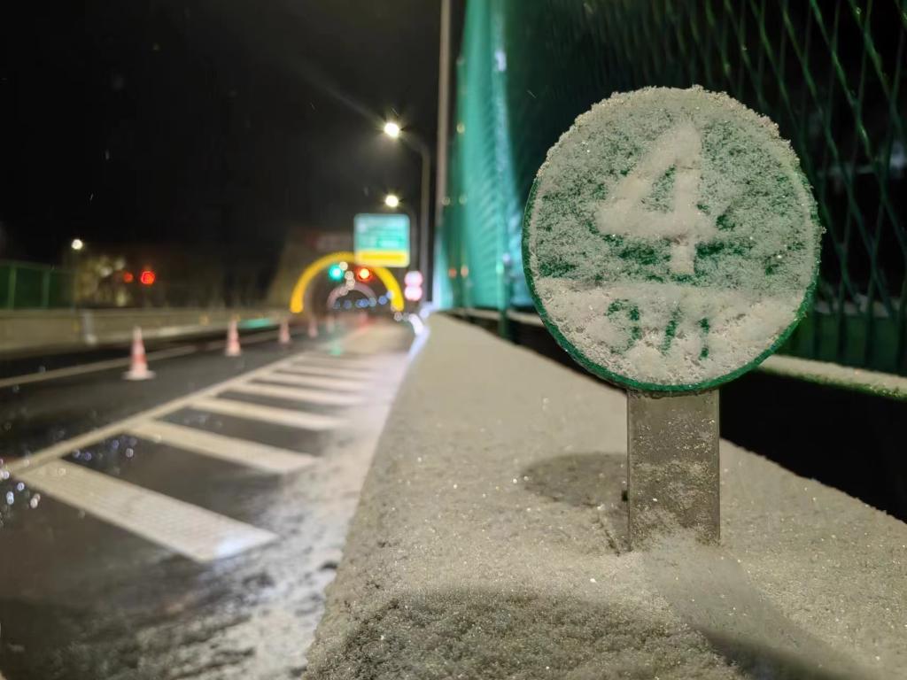 重庆多条高速迎降雪。重庆高速集团供图