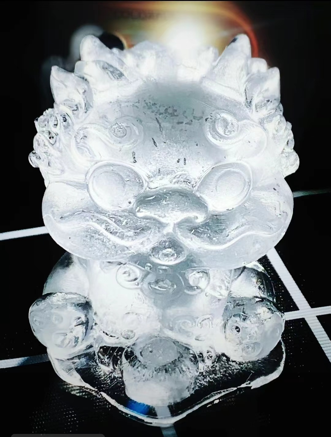 哈尔滨市民制作龙型冰雕免费送游客，当事人：南北游客无差别赠送2