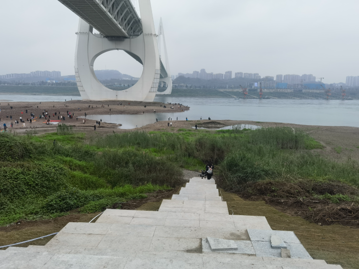 Cross-river trails completed and put into use. (Photographed by Fang Xia)