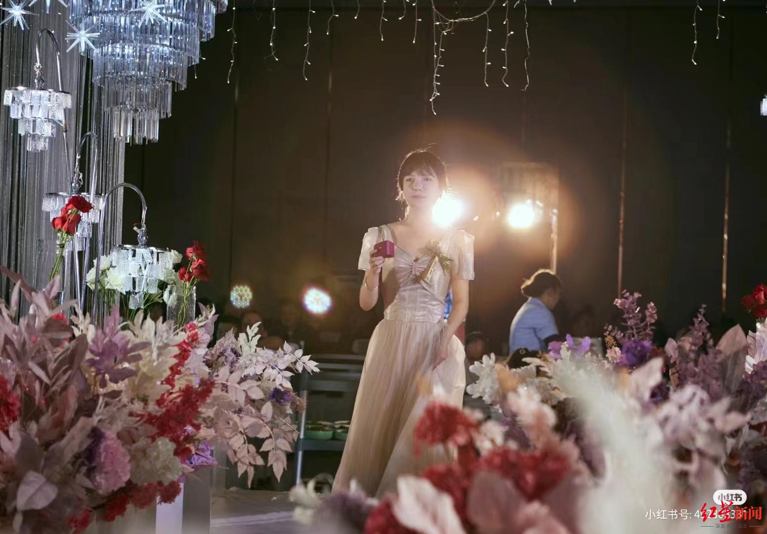 28岁女子兼职当60多次伴娘：最高800元一次，这比正职更有开心幸福的感觉1