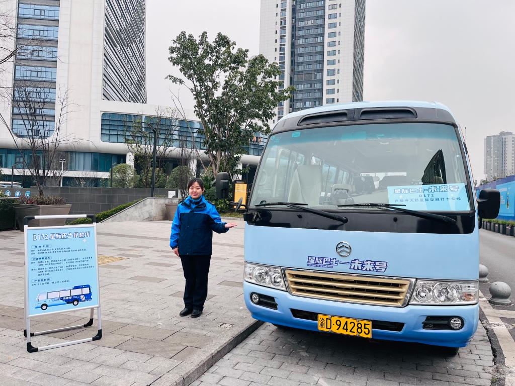 观光“星际巴士”线路开通。重庆南部公交供图