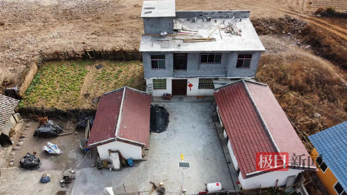 14年后重访感动全网的“春运母亲”：她在家带娃种地，成功脱贫还盖起新楼5