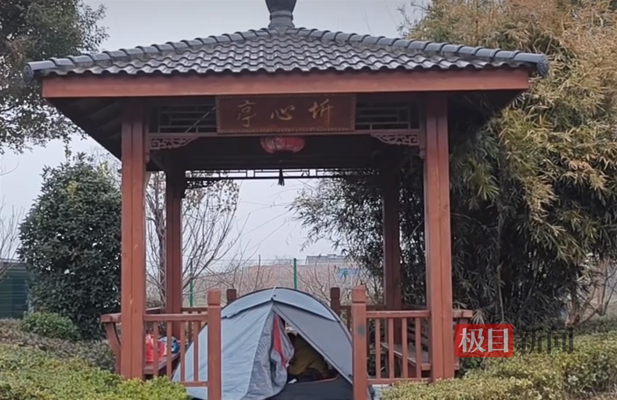 一对母子从上海骑行700公里回湖北过年，气温4摄氏度在路边露营3