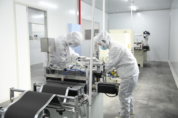尼古拉科技产业研究院纳米级固态电池中试生产线。潼南区委宣传部供图  华龙网发
