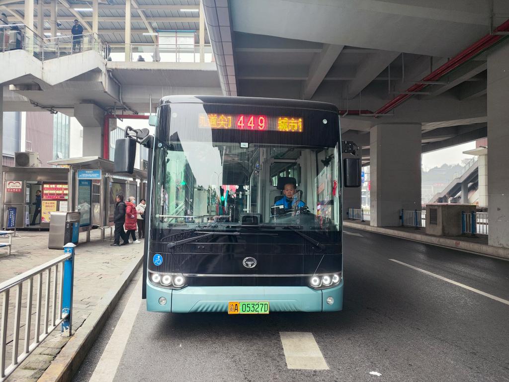 449路全线更换为新能源公交车。
重庆西部公交供图
